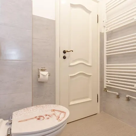 Ingeborg - 03-33 Apartamento *